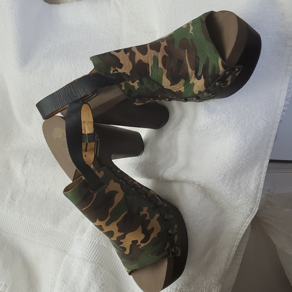 Ladies Shoe 👞